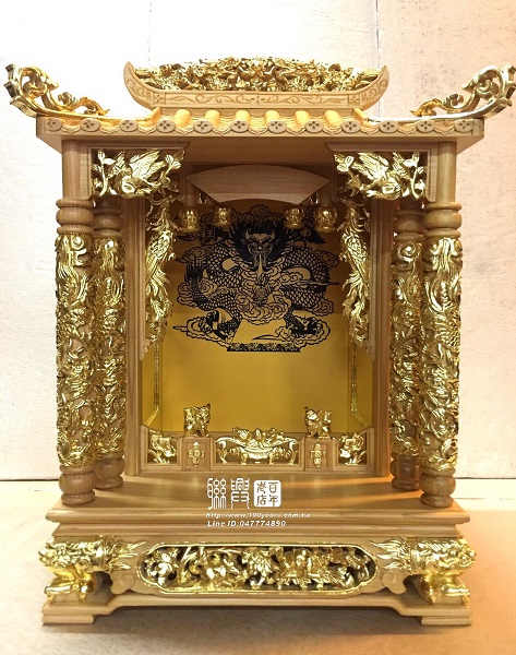 客製翹翼龕安金雷雕墨畫 1