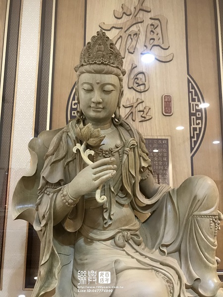 2.2尺金絲楠木蓮葉自在觀音 2