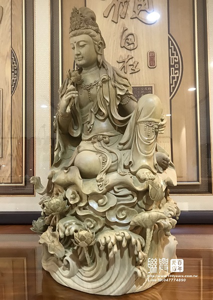 2.2尺金絲楠木蓮葉自在觀音 3