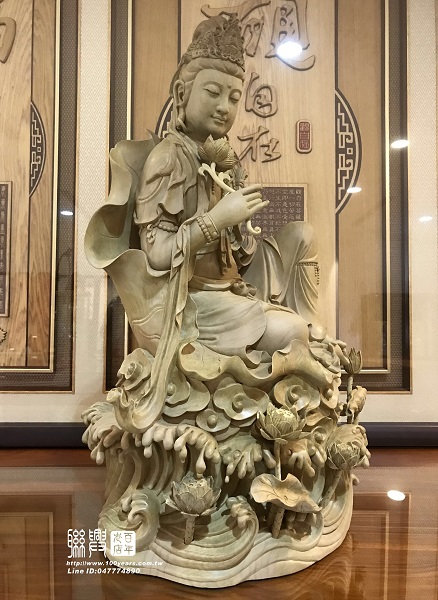2.2尺金絲楠木蓮葉自在觀音 4