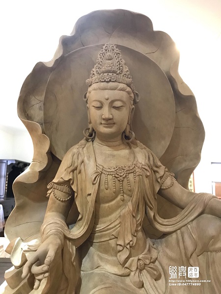 2.2尺金絲楠木蓮葉悠然觀音 2