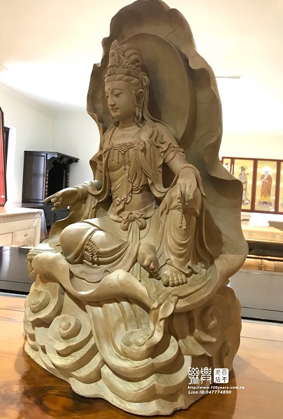 2.2尺金絲楠木蓮葉悠然觀音 3