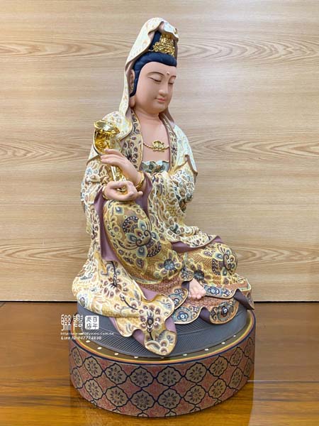 尺六金絲楠木極彩自在觀音 6