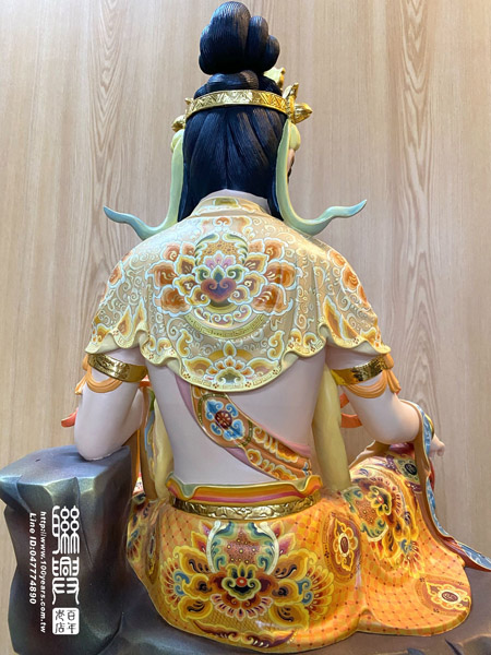 2.2尺金絲楠木極彩悠然觀自在觀音 9