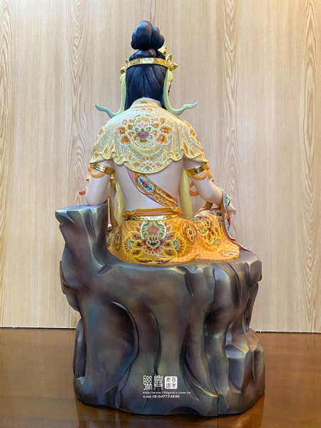 2.2尺金絲楠木極彩悠然觀自在觀音 8