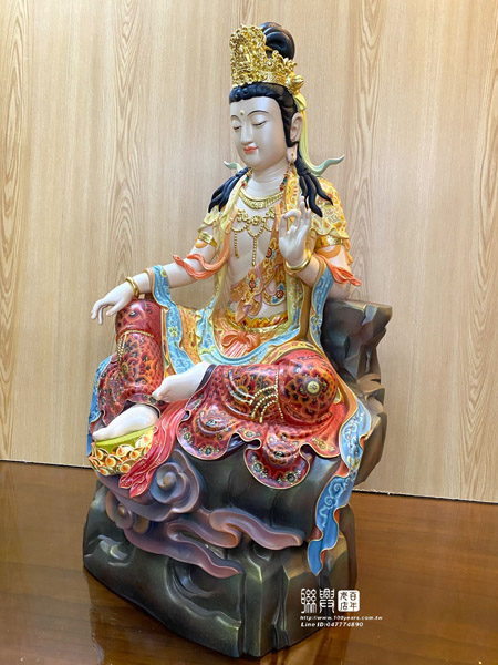 2.2尺金絲楠木極彩悠然觀自在觀音 4