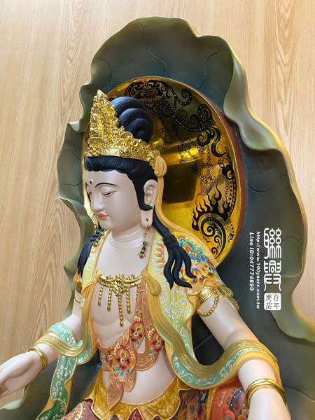 2.2尺金絲楠木極彩荷合如意觀自在觀音 5