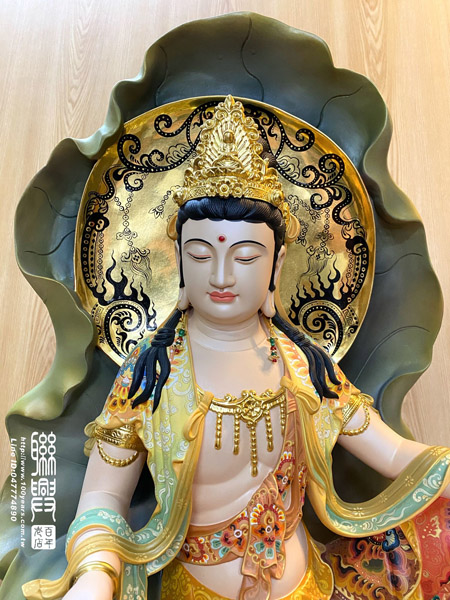 2.2尺金絲楠木極彩荷合如意觀自在觀音 2