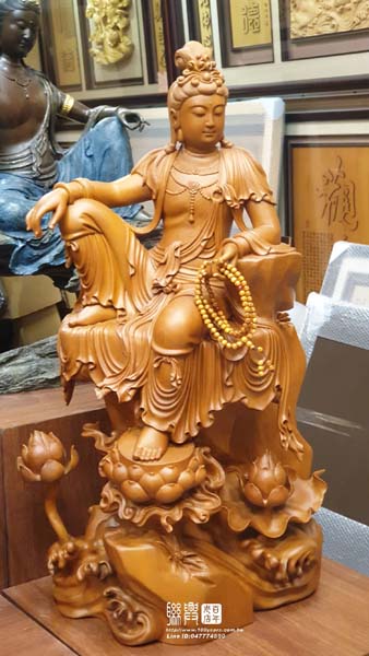 二尺二極品台灣肖楠自在觀音 3