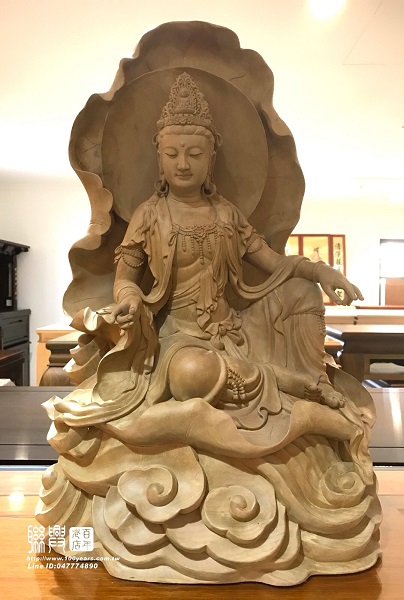 2.2尺金絲楠木蓮葉悠然觀音